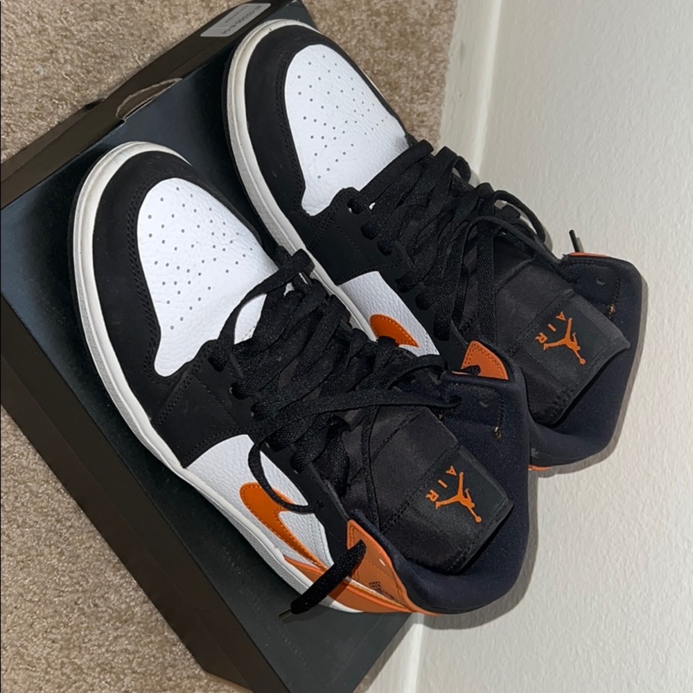 Air Jordan 1 Mids